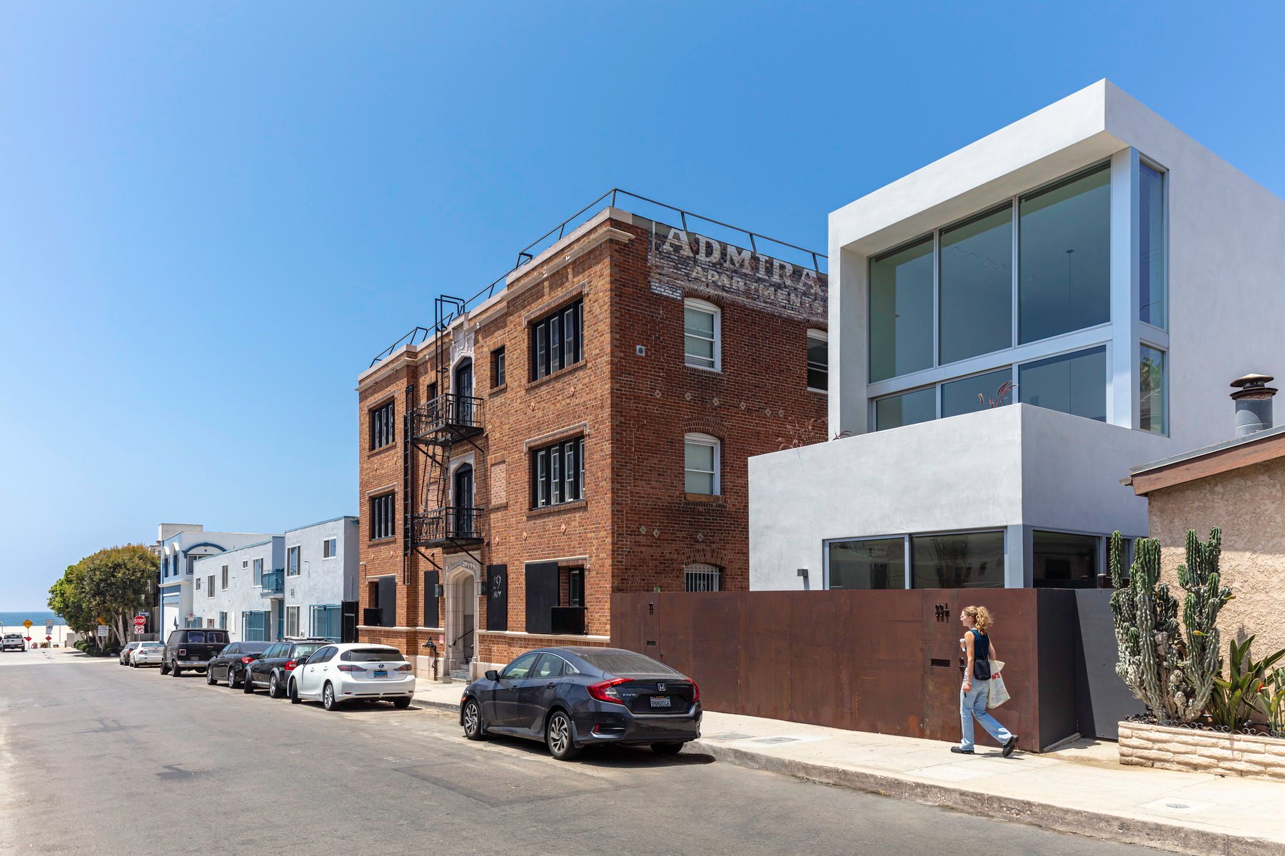 Navy Street Exterior