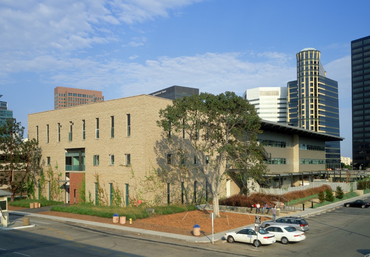Ucla Kinross Staging Building