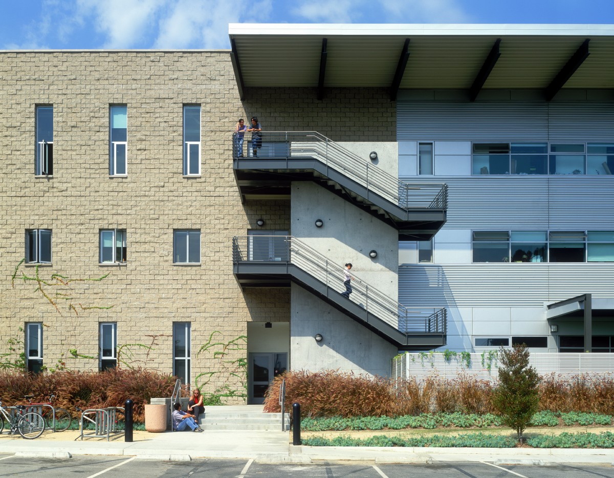 Ucla Kinross Staging Building