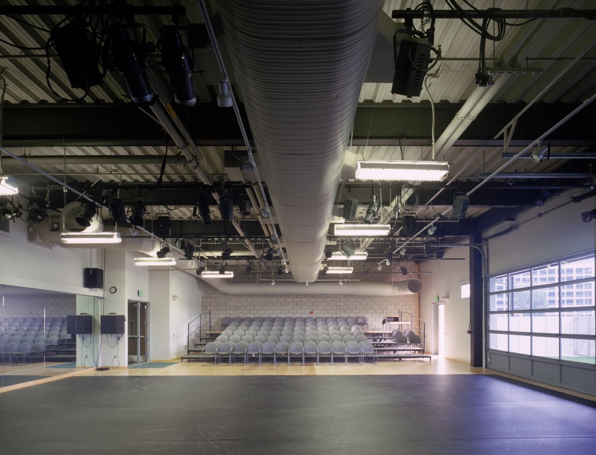 Ucla Kinross Staging Building