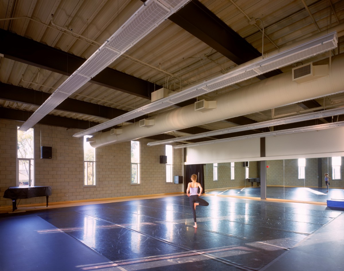 Ucla Kinross Staging Building