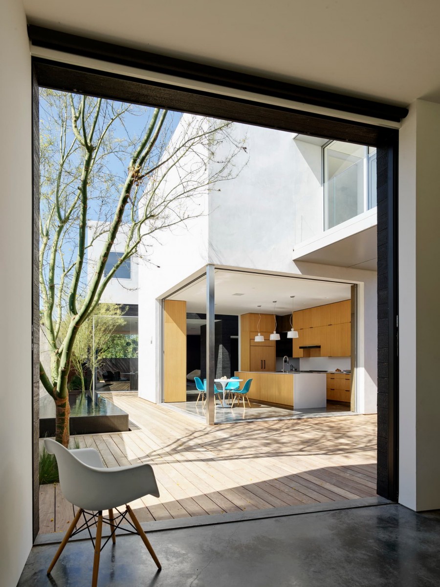 Spectral Bridge House