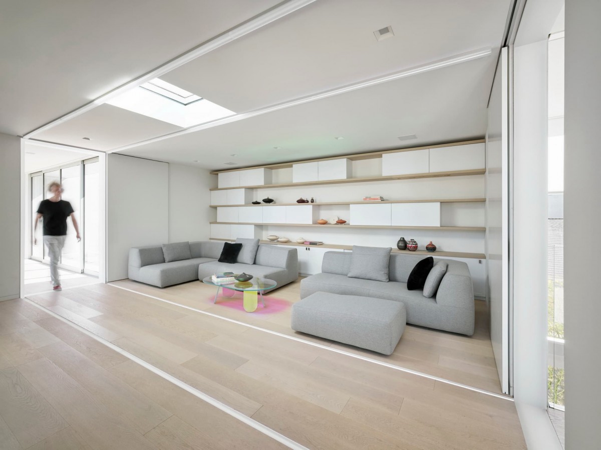 Spectral Bridge House
