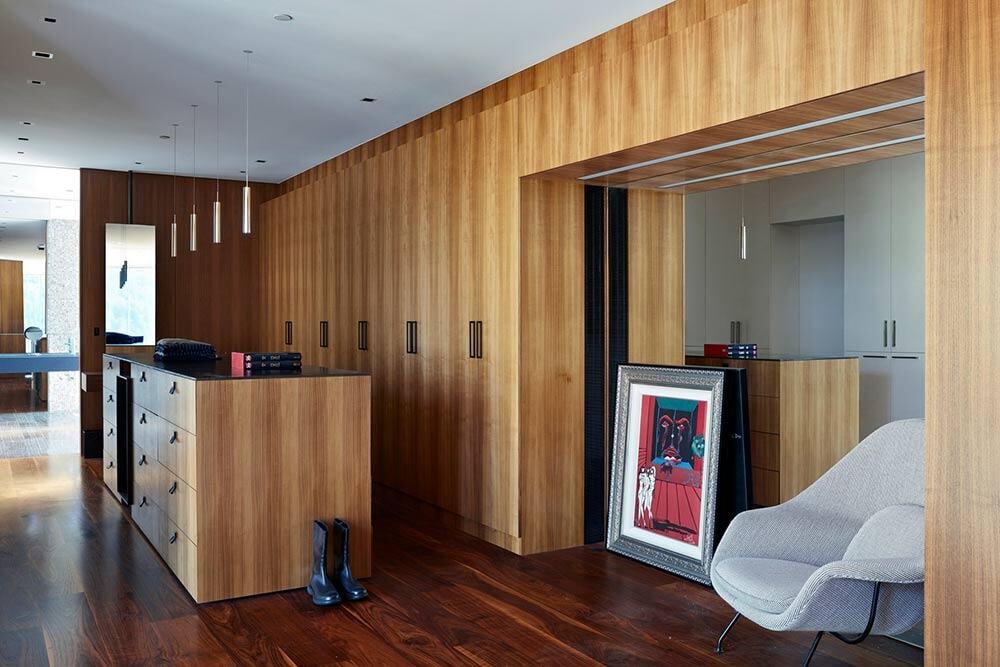 Spring Road Modern Closet