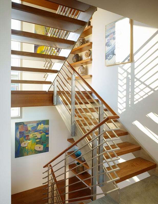 EYRC-dramatic-art-niche-in-modern-home-(stairs)