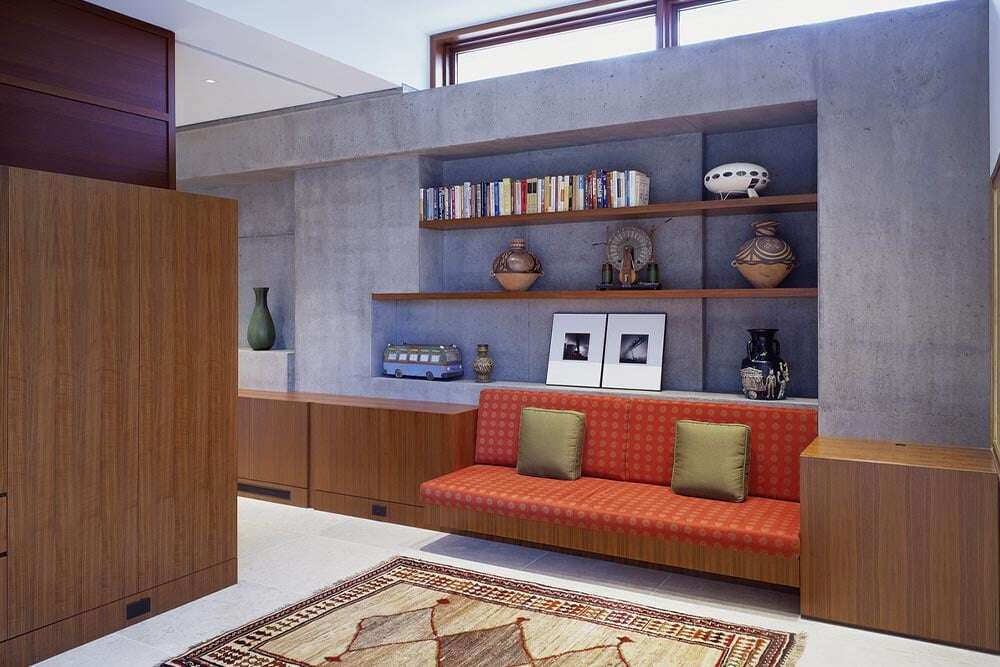 art-niche-displaying-trinkets-in-modern-home