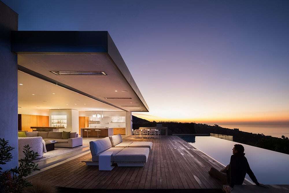 modern-beach-house-blue-sail