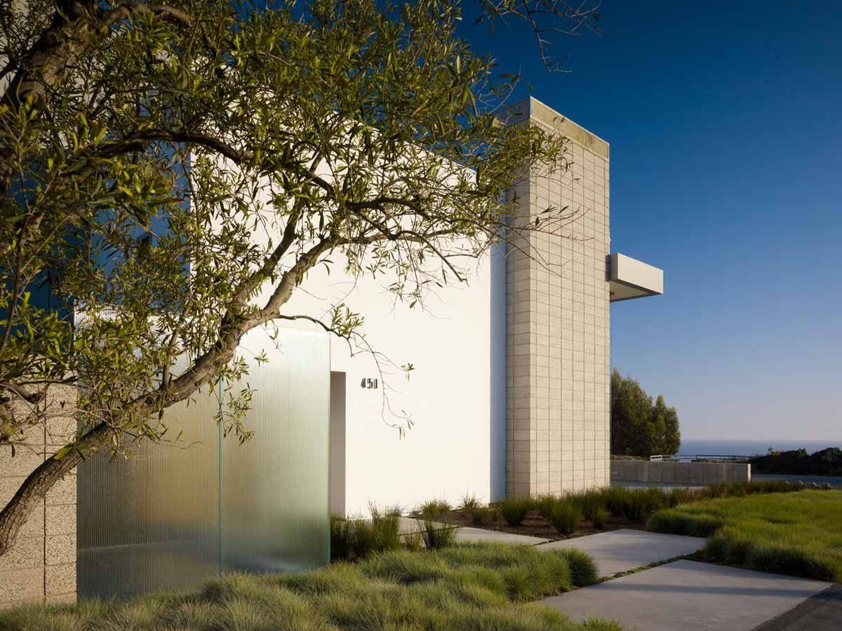 modern-beach-house-with-ocean-view