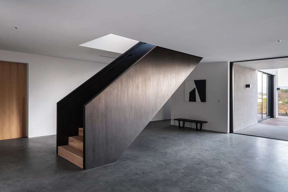 modern-staircase-eyrc-architects-stradella-centerpiece